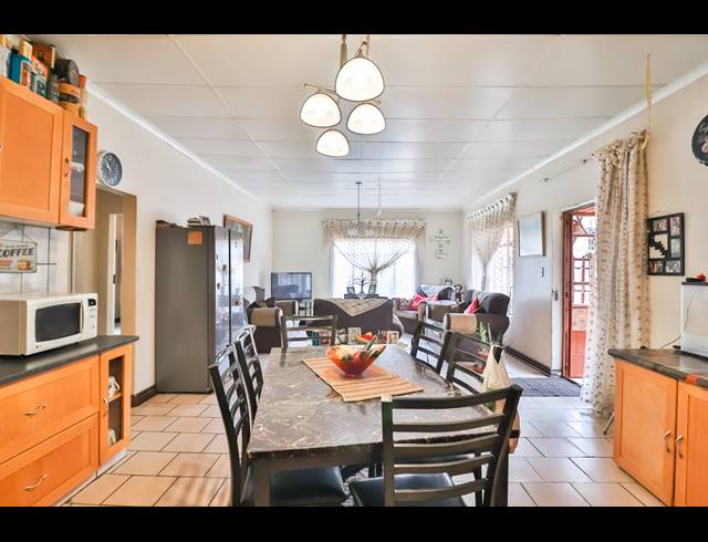 1,995M² SMALLHOLDING FOR SALE IN VISCHKUIL